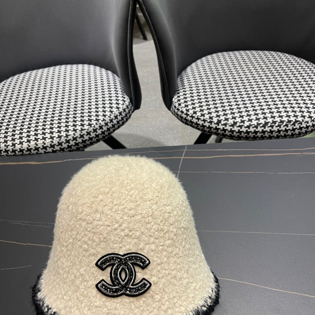 BUCKET HAT IN CREAM BEIGE LAMBSWOOL 426106