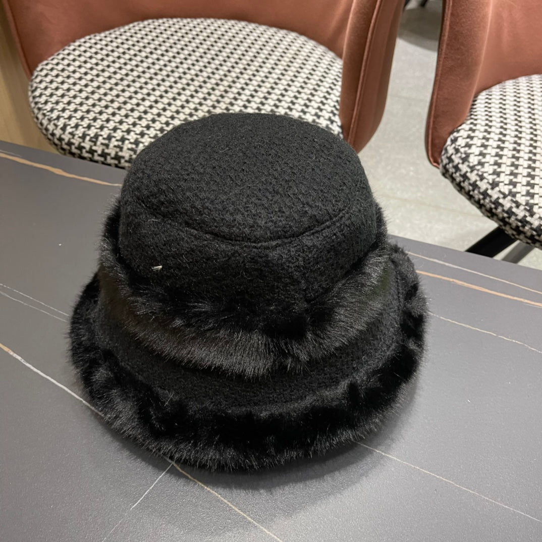 KNITTED BUCKET HAT IN BLACK FABRIC AND RABBIT FUR 431199