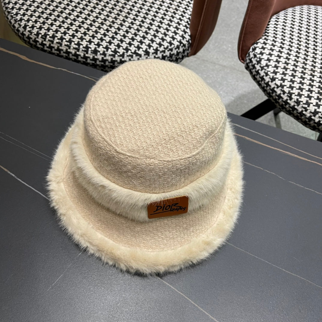 KNITTED BUCKET HAT IN BEIGE FABRIC AND RABBIT FUR 431200