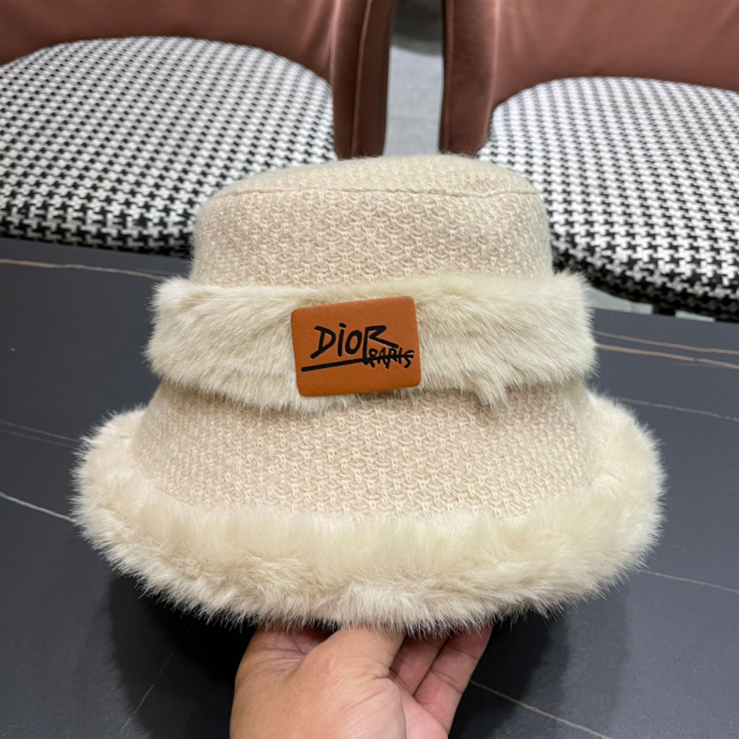 KNITTED BUCKET HAT IN BEIGE FABRIC AND RABBIT FUR 431200
