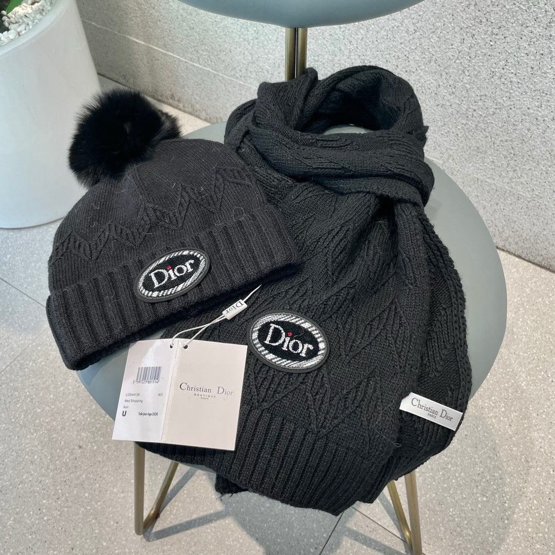 SET KNITTED SCARF AND HAT IN BLACK WOOL AND FOX FUR 434631