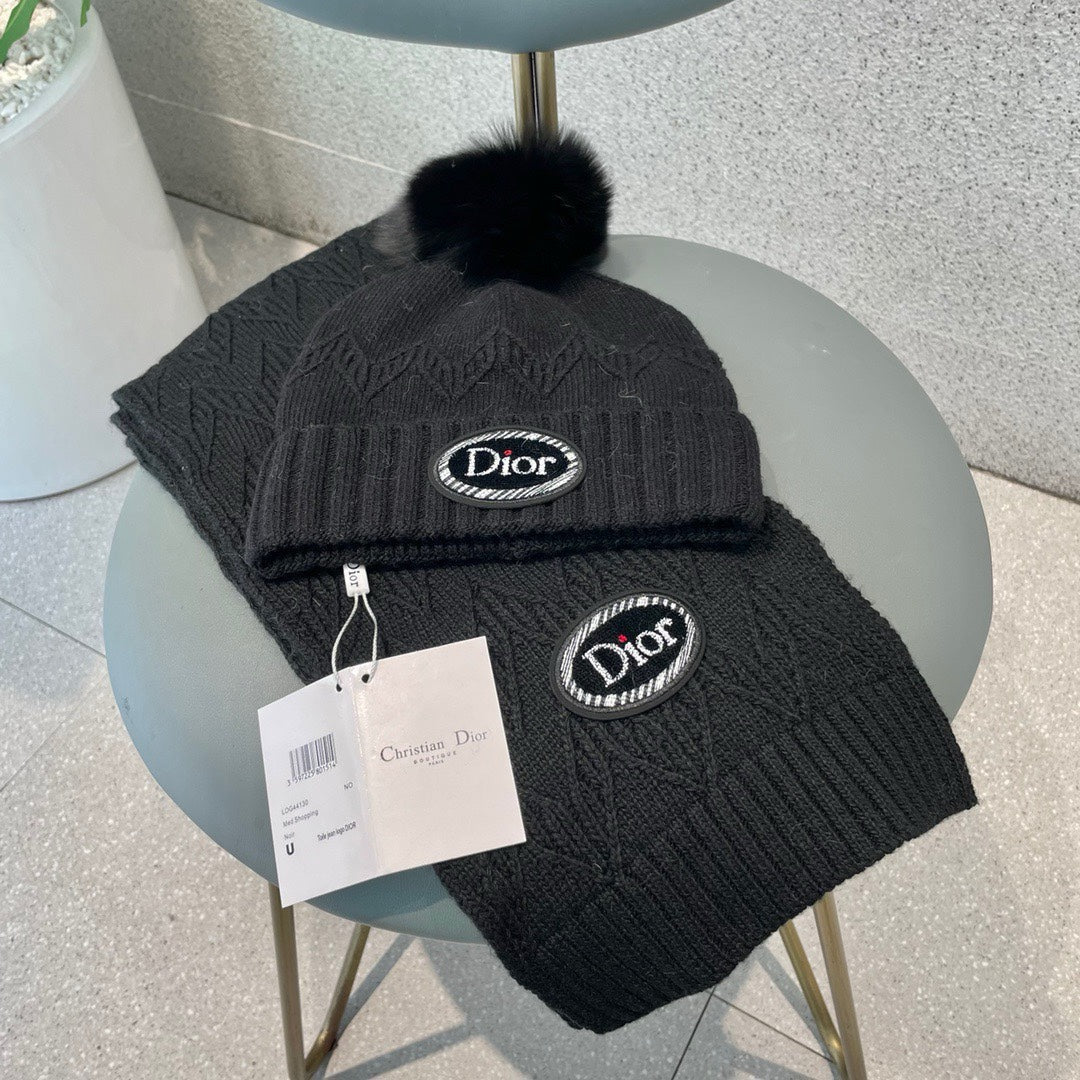 SET KNITTED SCARF AND HAT IN BLACK WOOL AND FOX FUR 434631