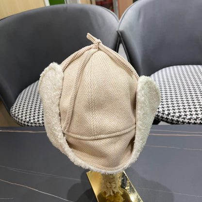 KNITTED TRAPPER HAT IN BEIGE WOOL 439524
