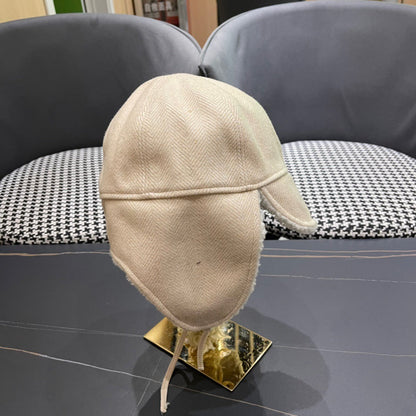 KNITTED TRAPPER HAT IN BEIGE WOOL 439524