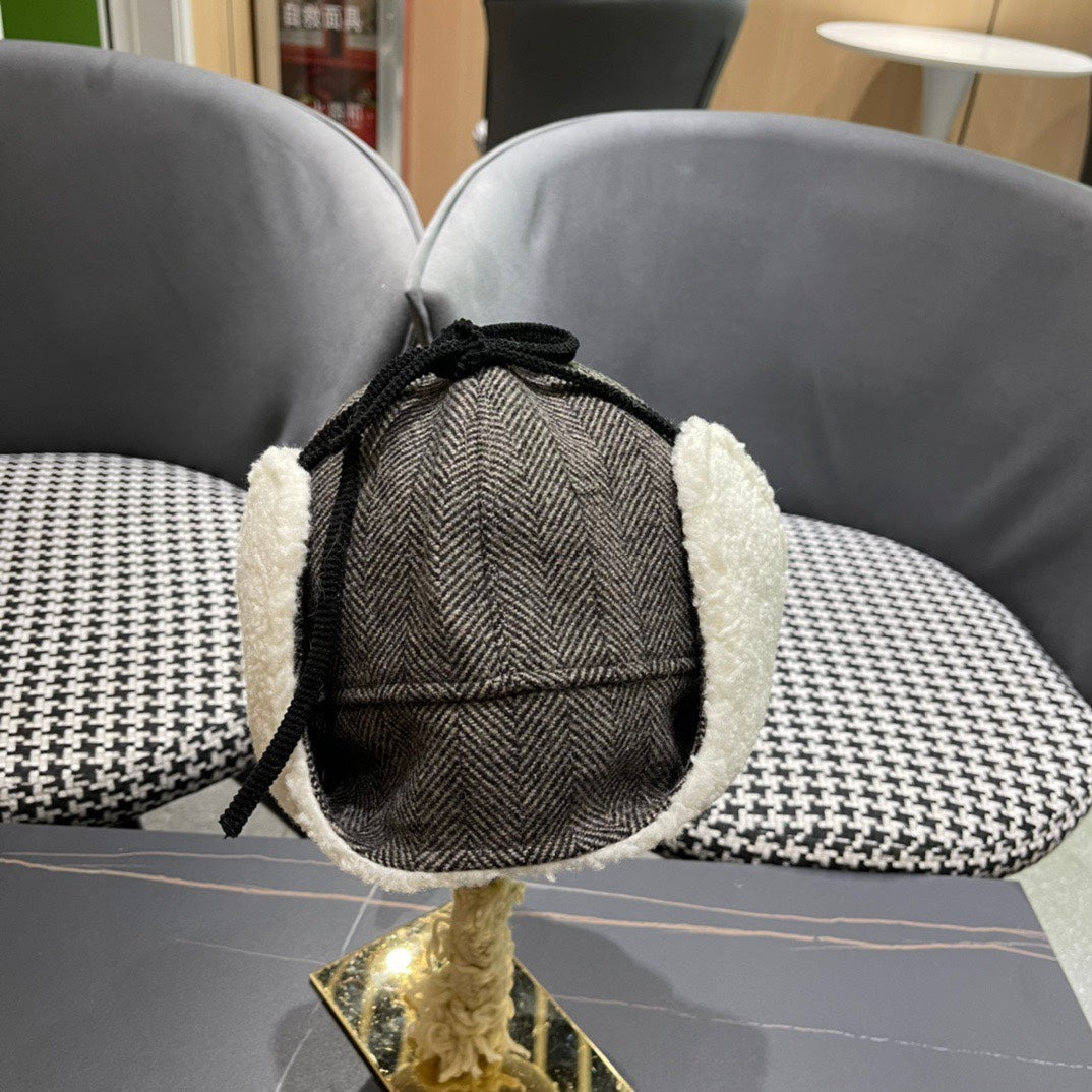 KNITTED TRAPPER HAT IN GRAY WOOL 439525