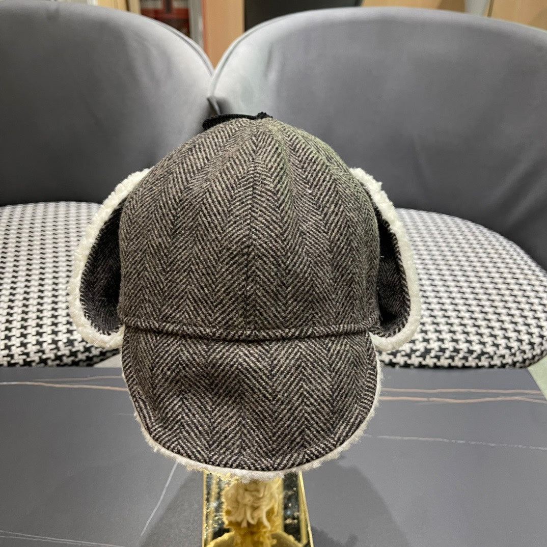 KNITTED TRAPPER HAT IN GRAY WOOL 439525