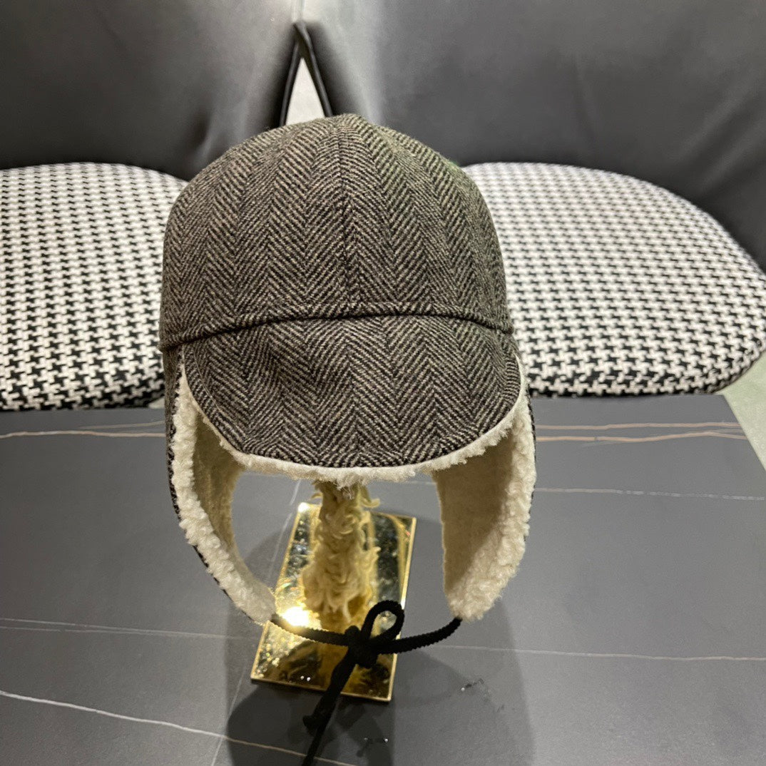 KNITTED TRAPPER HAT IN GRAY WOOL 439525