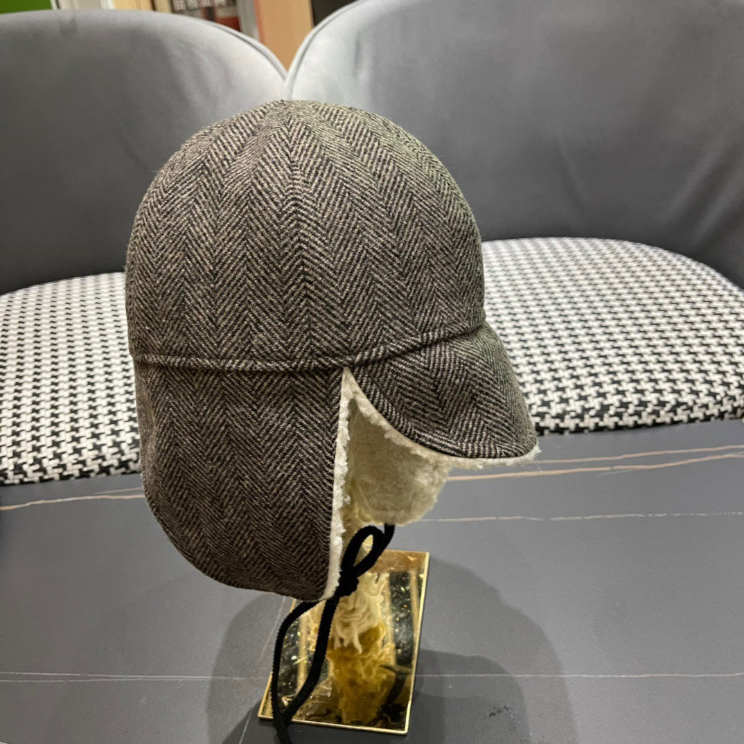 KNITTED TRAPPER HAT IN GRAY WOOL 439525
