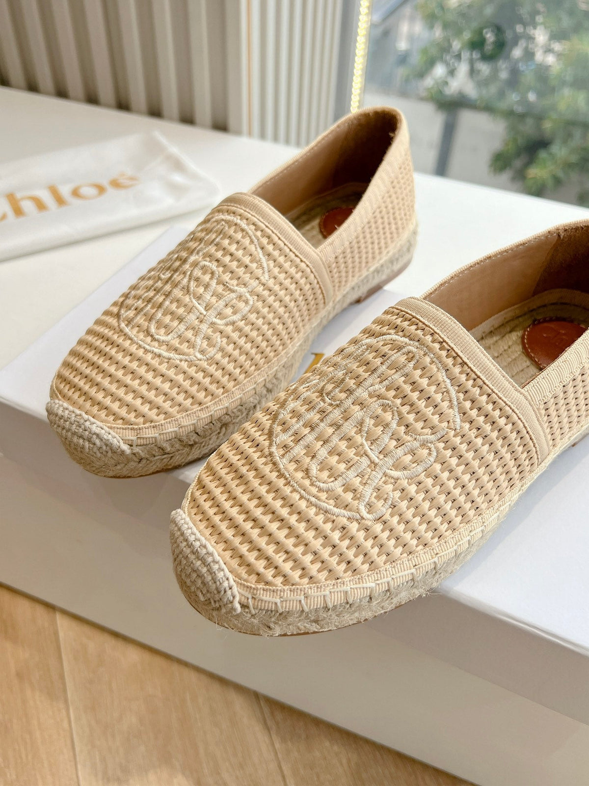 WOVEN LOAFER IN TAN BEIGE RAFFIA