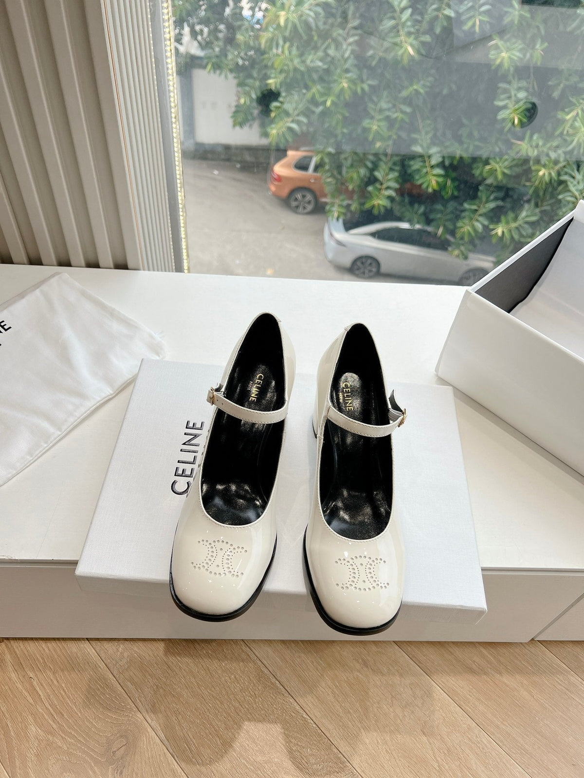 HIGH MARY JANE SHOES IN WHITE PATENT CALFSKIN