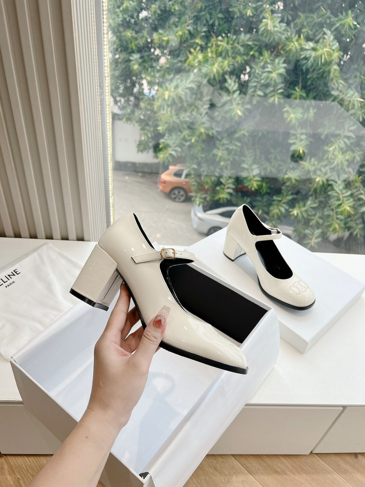 HIGH MARY JANE SHOES IN WHITE PATENT CALFSKIN