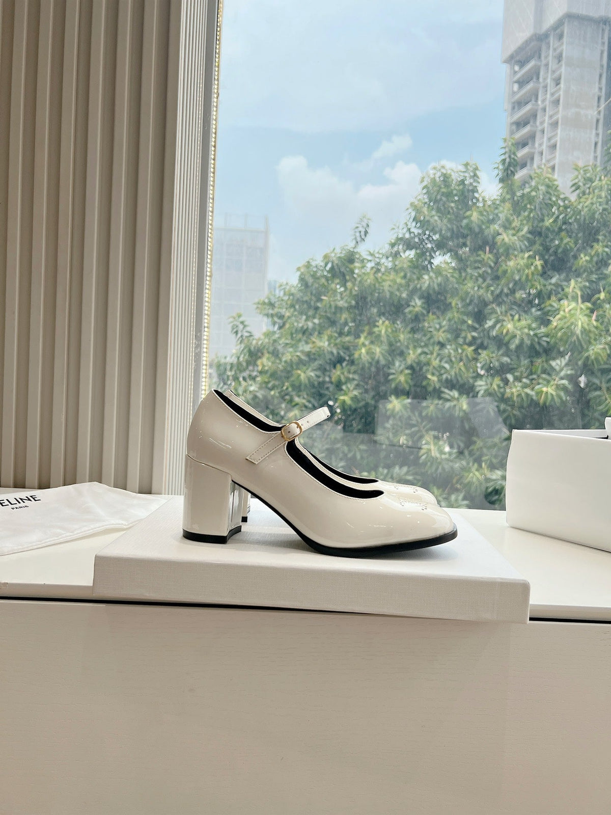 HIGH MARY JANE SHOES IN WHITE PATENT CALFSKIN