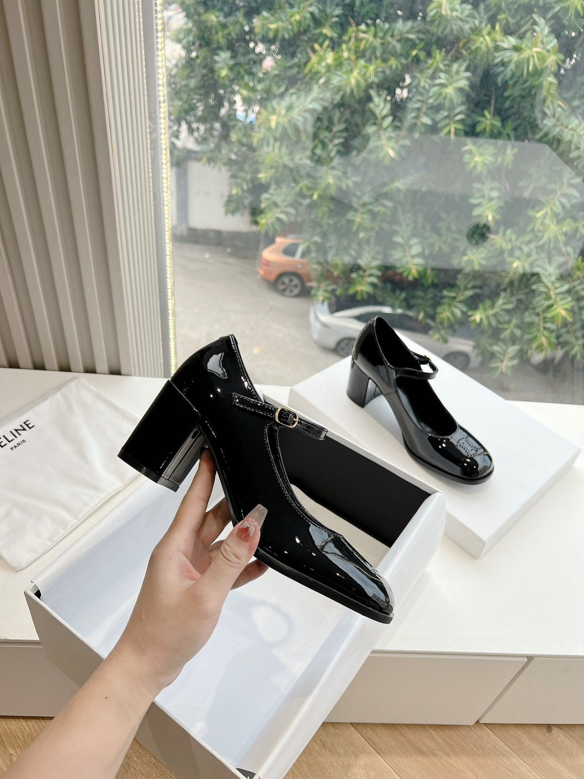HIGH MARY JANE SHOES IN BLACK PATENT CALFSKIN