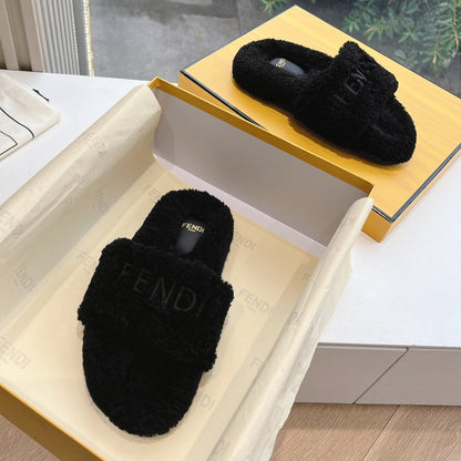 FLAT SLIDE IN BLACK FLEECE