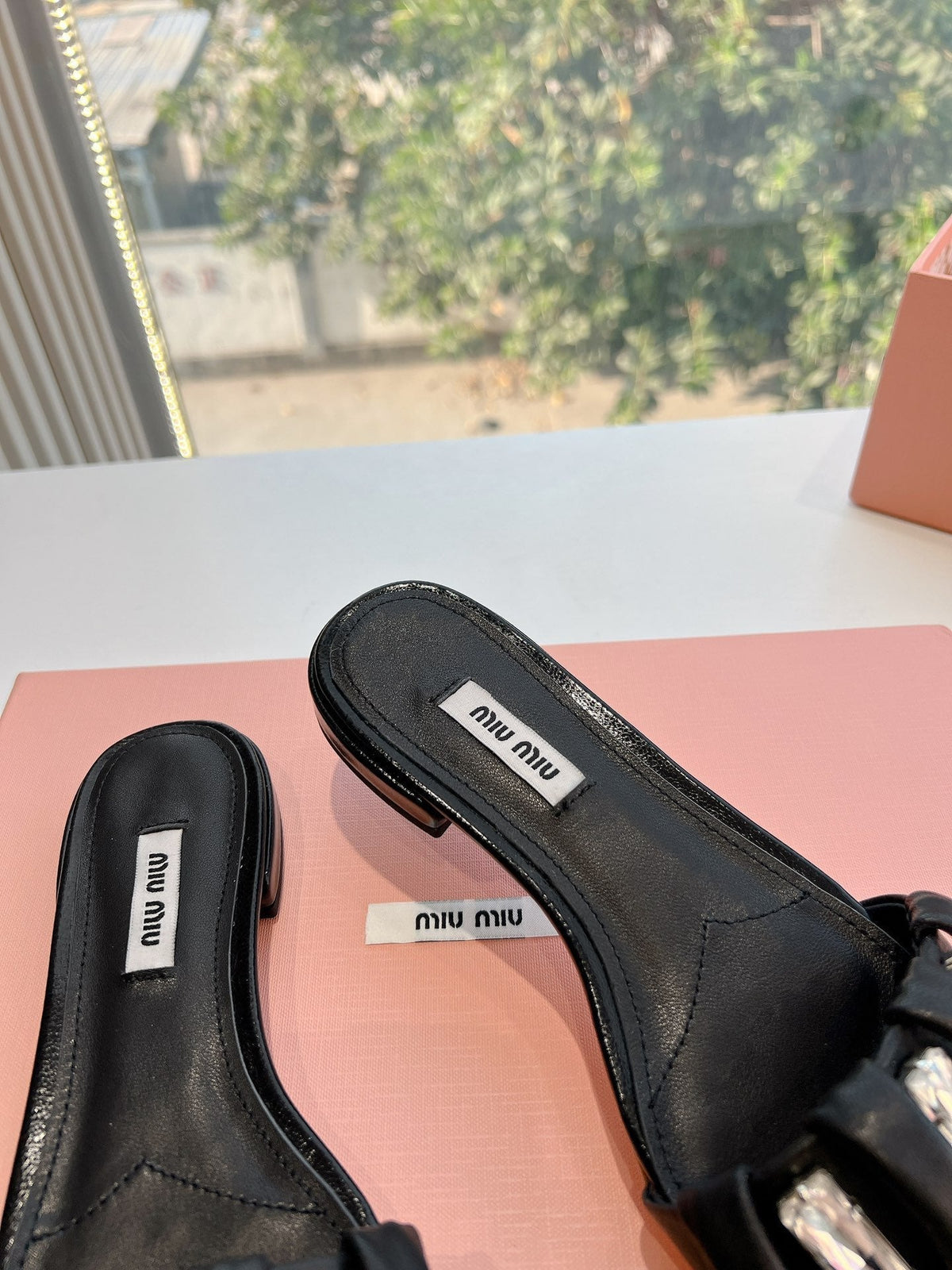 SLIDE SANDALS ATTACHED DIAMOND IN BLACK LAMBSKIN