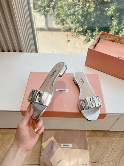 SLIDE SANDALS ATTACHED DIAMOND IN SILVER METALLIC LAMBSKIN