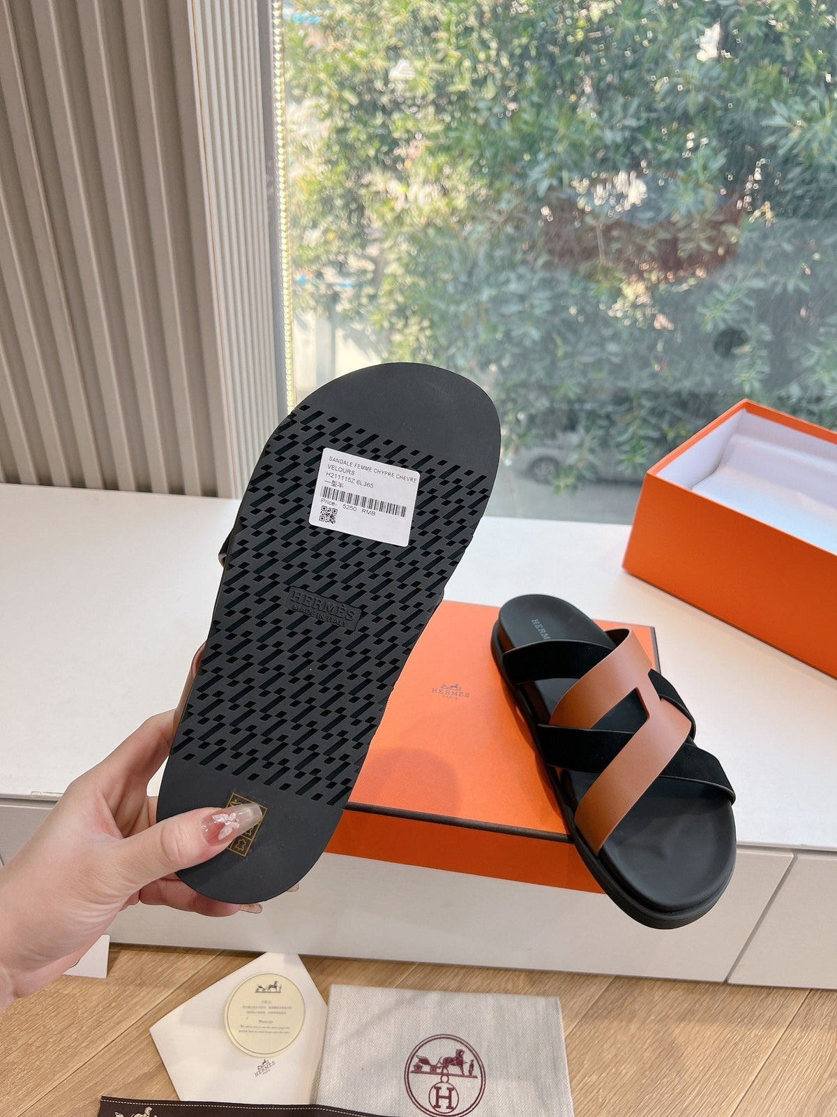 KAZIMIR SANDAL IN BRONZE BROWN CALFSKIN AND BLACK SUEDE