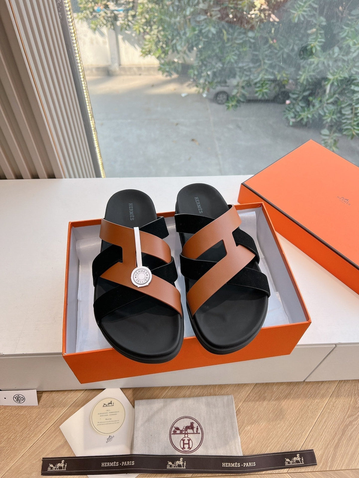 KAZIMIR SANDAL IN BRONZE BROWN CALFSKIN AND BLACK SUEDE