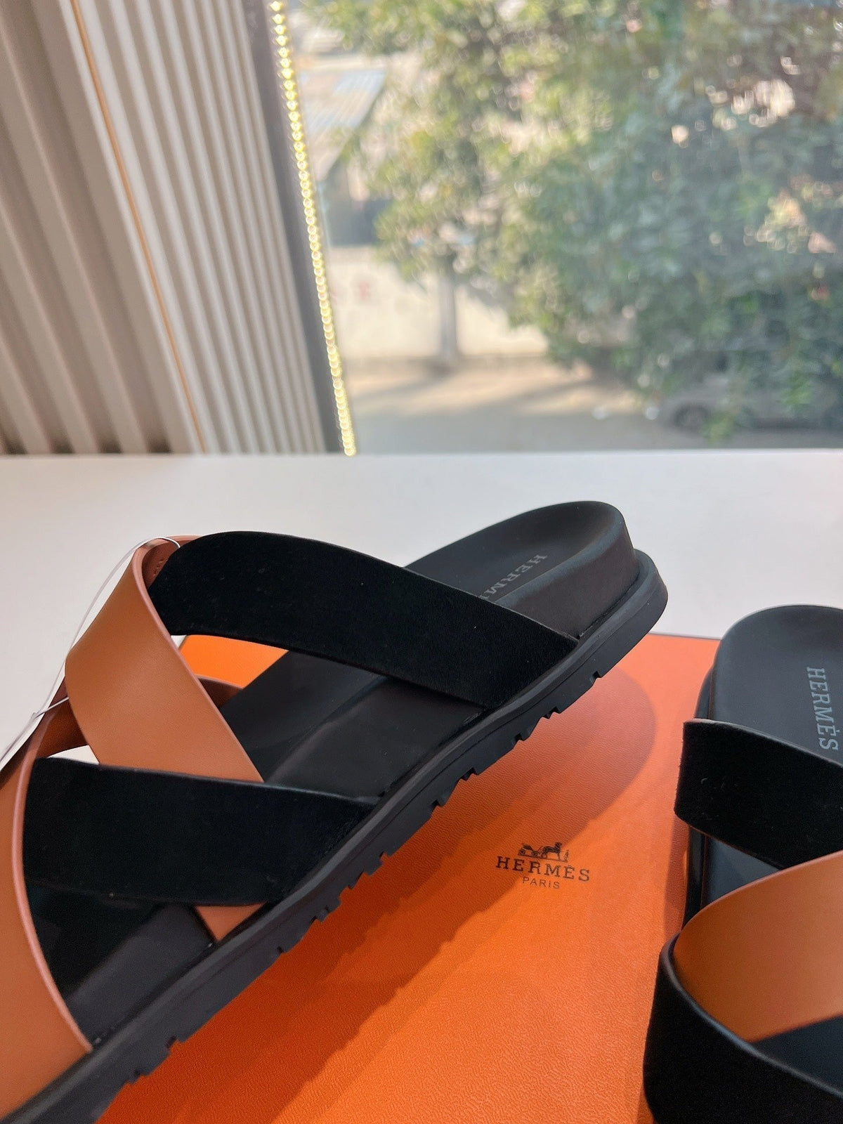 KAZIMIR SANDAL IN BRONZE BROWN CALFSKIN AND BLACK SUEDE