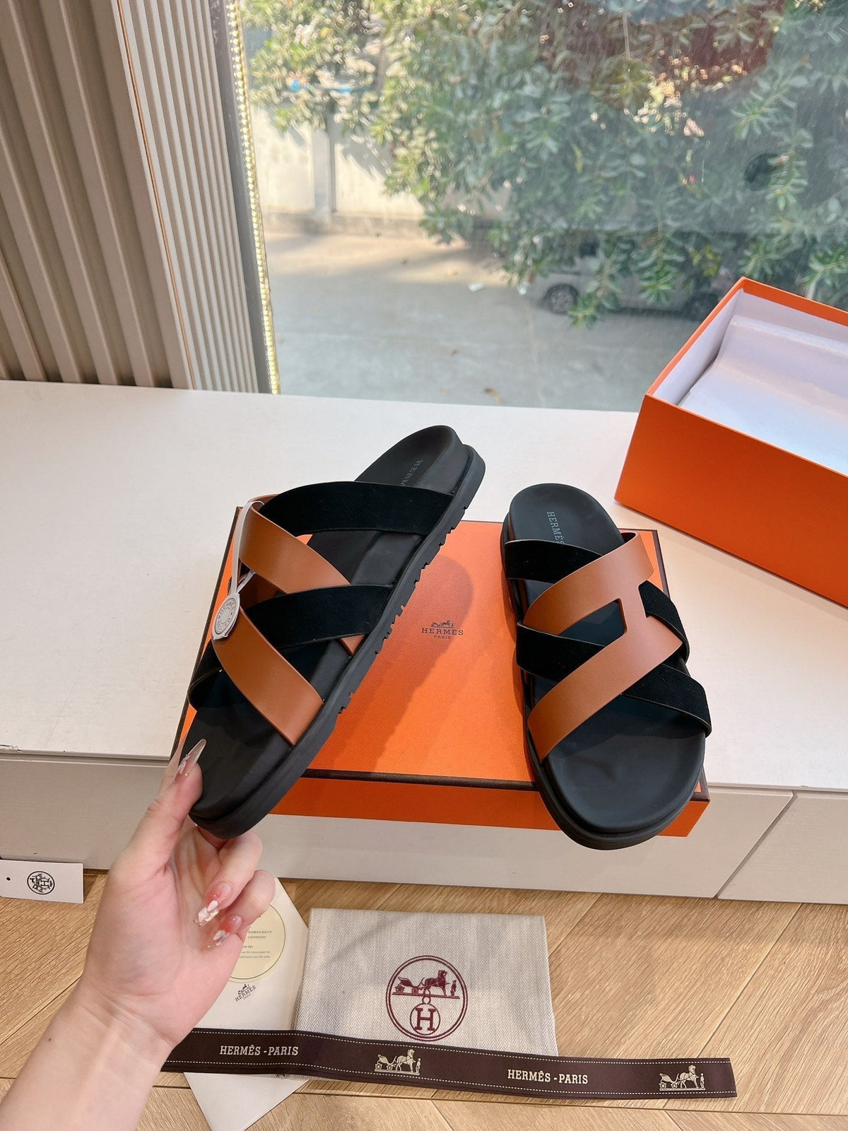 KAZIMIR SANDAL IN BRONZE BROWN CALFSKIN AND BLACK SUEDE