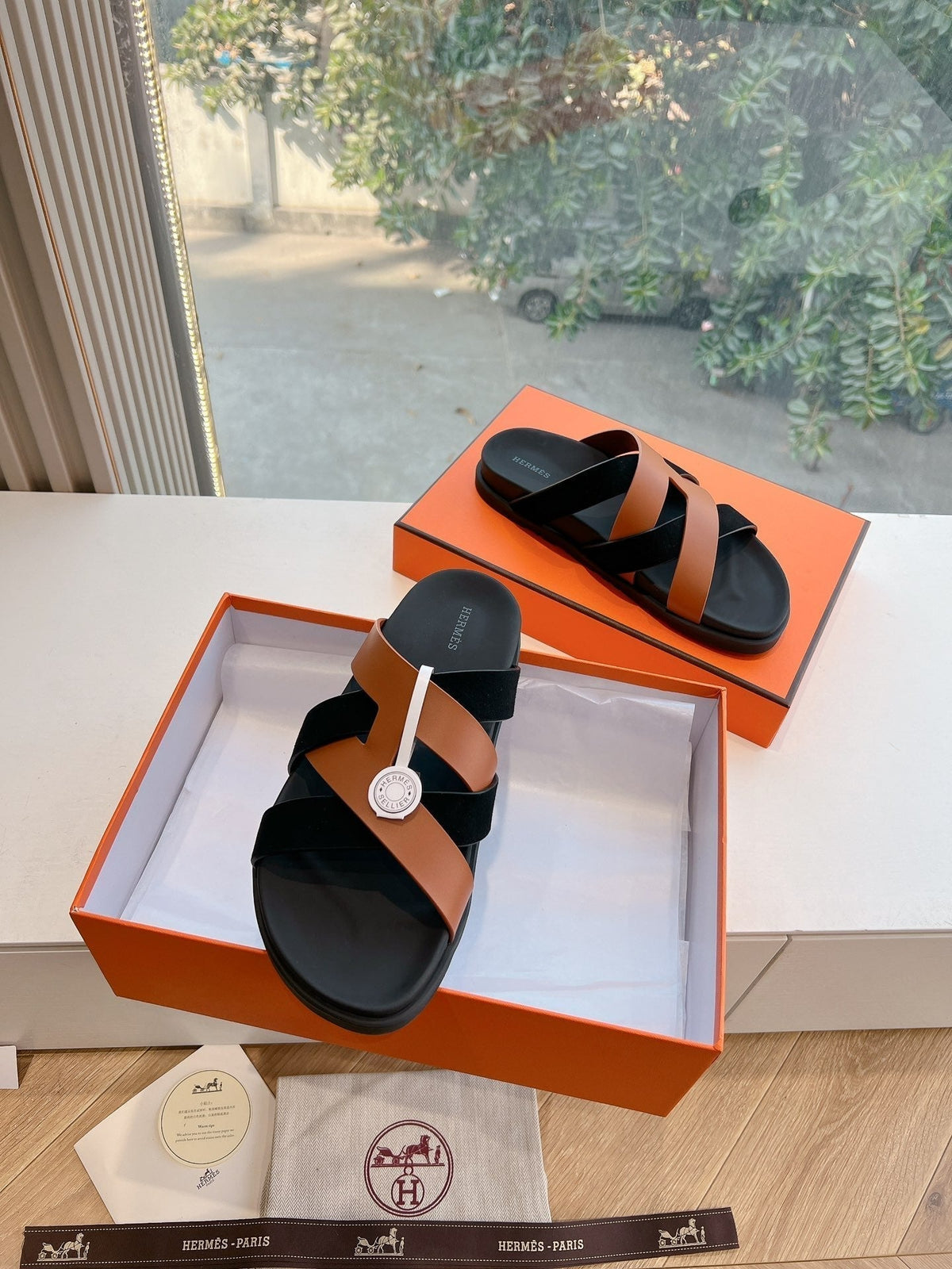 KAZIMIR SANDAL IN BRONZE BROWN CALFSKIN AND BLACK SUEDE