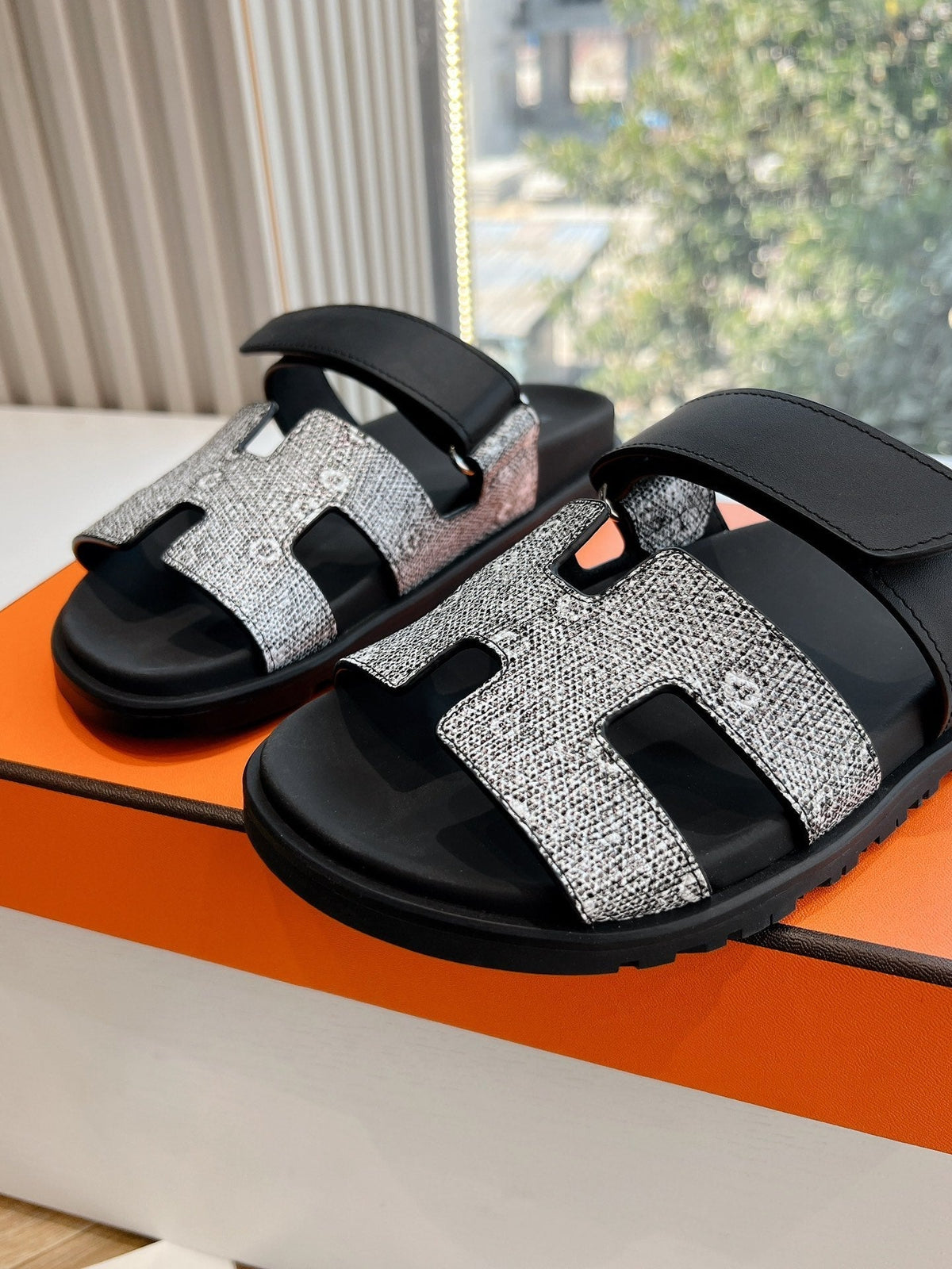 CHYPRE SANDAL IN BLACK MIX WHITE LIZARD SKIN
