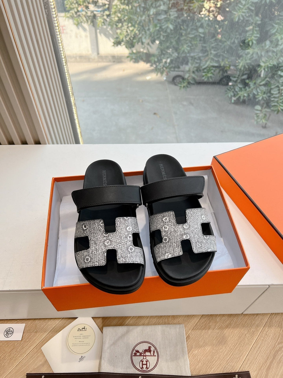 CHYPRE SANDAL IN BLACK MIX WHITE LIZARD SKIN