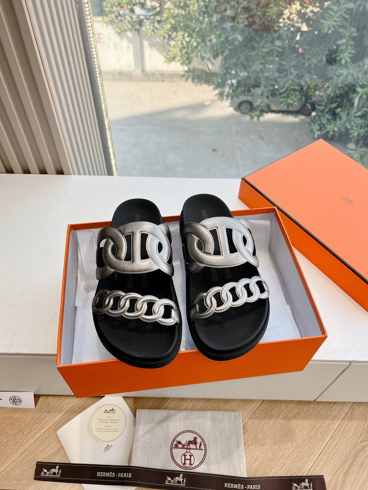 EXTRA SANDAL IN SILVER CALFSKIN