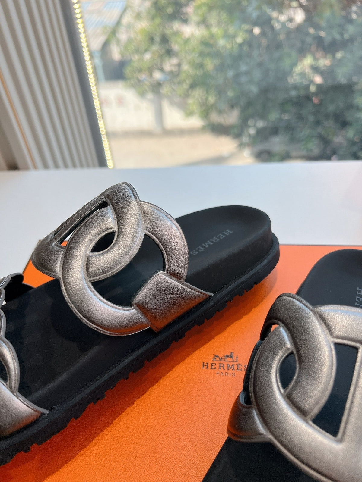 EXTRA SANDAL IN SILVER CALFSKIN