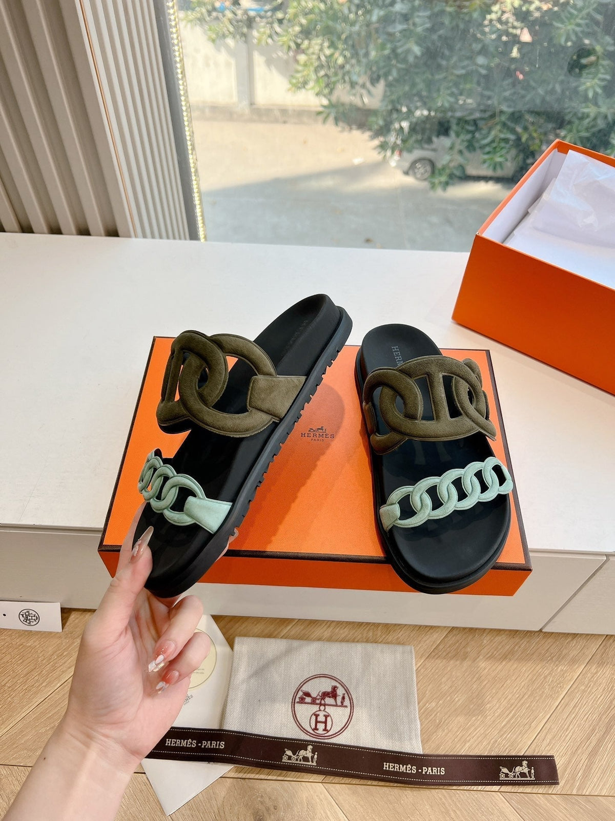 EXTRA SANDAL IN ARMY GREEN MIX ELECTRIC BLUE CALFSKIN