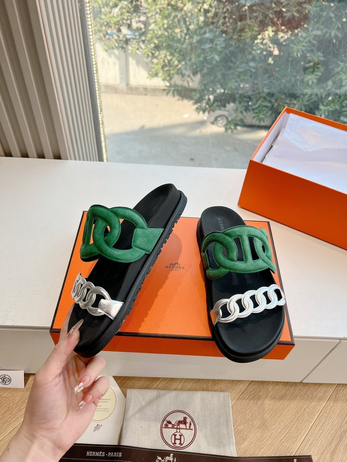 EXTRA SANDAL IN MEDIUM GREEN MIX SILVER CALFSKIN