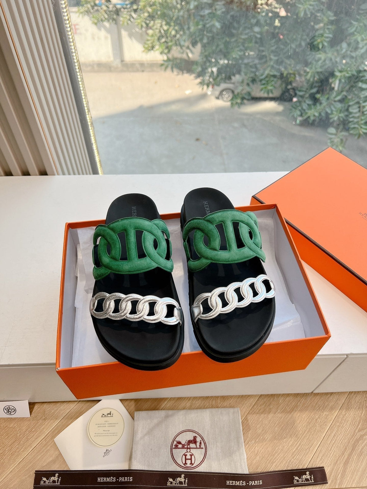 EXTRA SANDAL IN MEDIUM GREEN MIX SILVER CALFSKIN