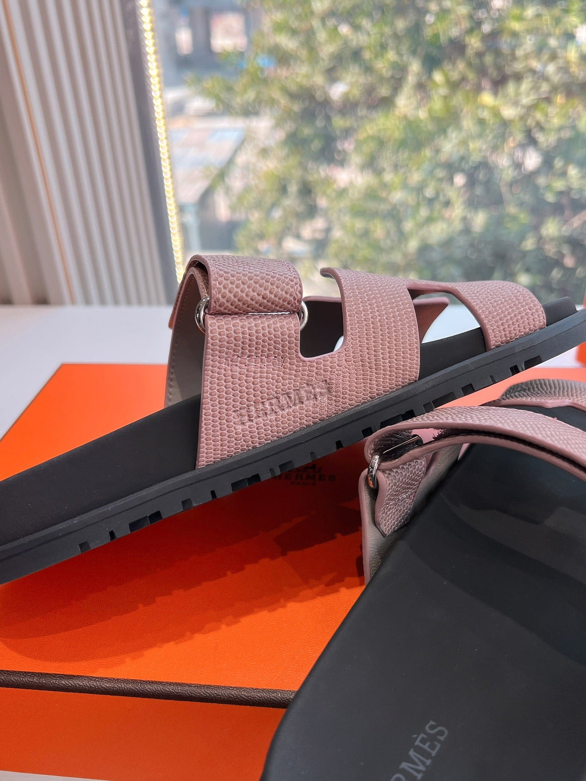 CHYPRE SANDAL IN PEACH PINK SHINY GRAINED CALFSKIN