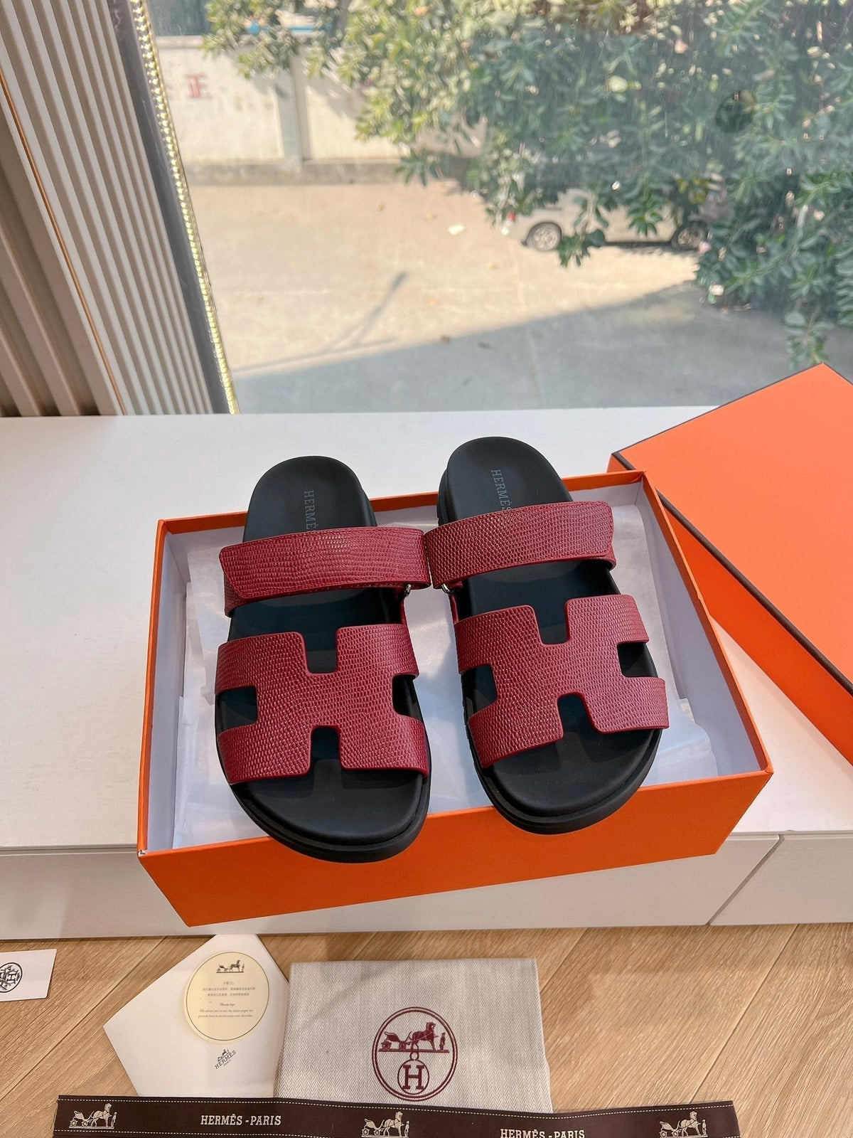 CHYPRE SANDAL IN CURRANT RED SHINY GRAINED CALFSKIN