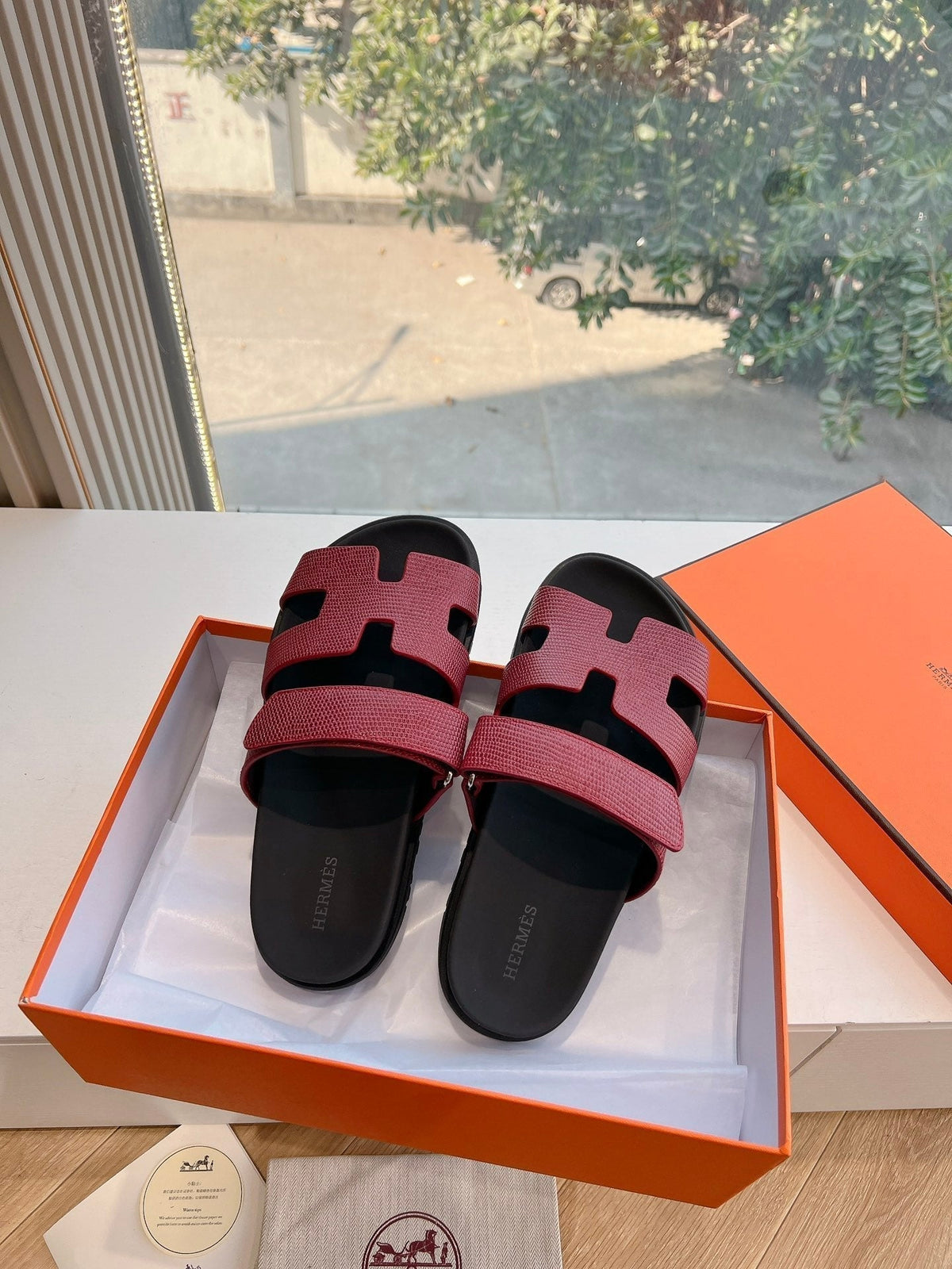 CHYPRE SANDAL IN CURRANT RED SHINY GRAINED CALFSKIN
