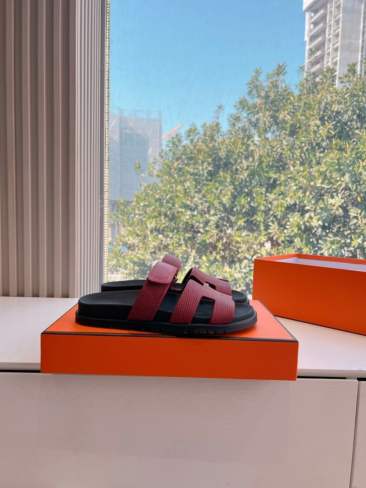CHYPRE SANDAL IN CURRANT RED SHINY GRAINED CALFSKIN