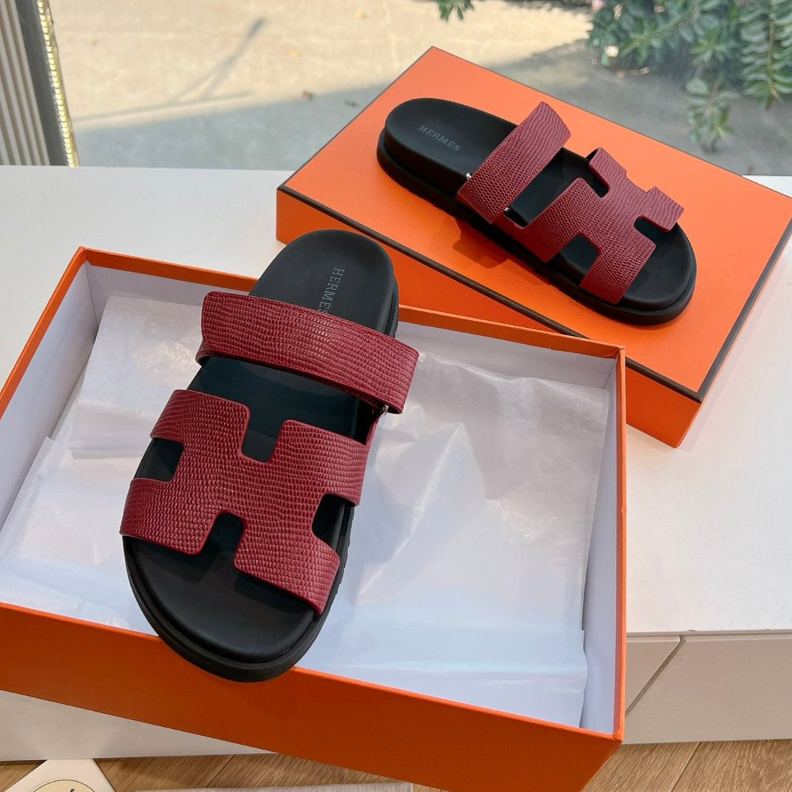 CHYPRE SANDAL IN CURRANT RED SHINY GRAINED CALFSKIN