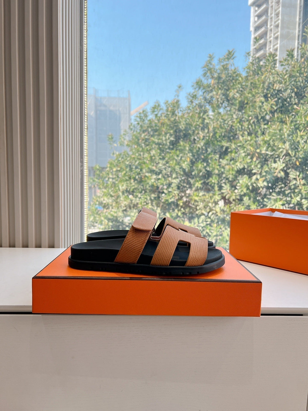 CHYPRE SANDAL IN CIDER BROWN SHINY GRAINED CALFSKIN