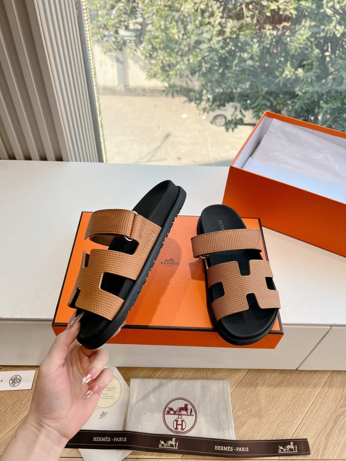 CHYPRE SANDAL IN CIDER BROWN SHINY GRAINED CALFSKIN