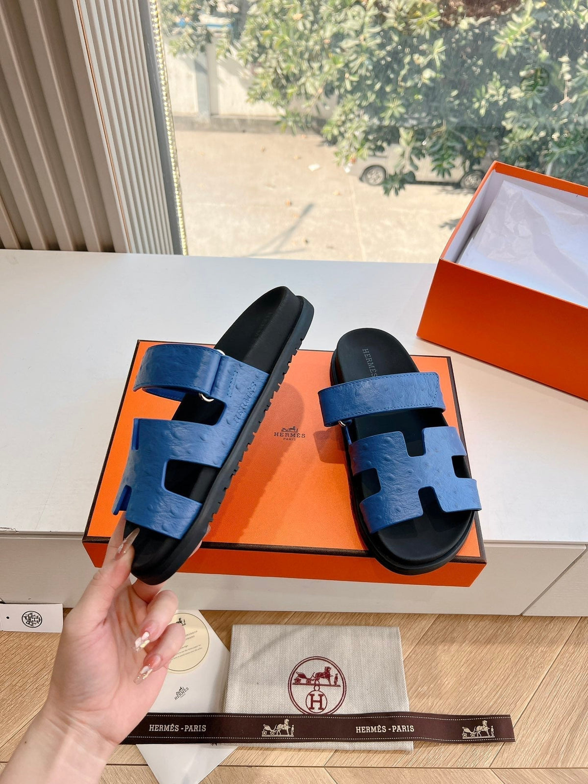 CHYPRE SANDAL IN COBALT BLUE GRAINED CALFSKIN