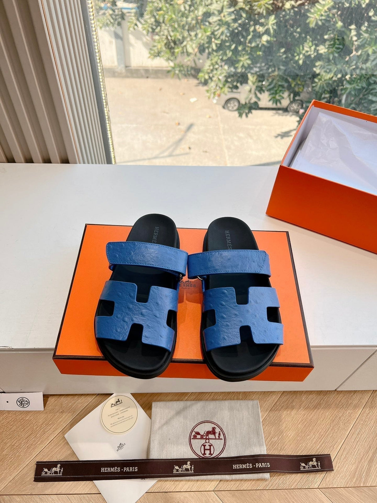 CHYPRE SANDAL IN COBALT BLUE GRAINED CALFSKIN