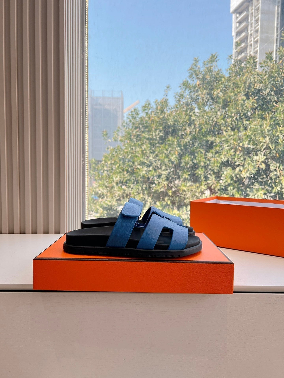 CHYPRE SANDAL IN COBALT BLUE GRAINED CALFSKIN