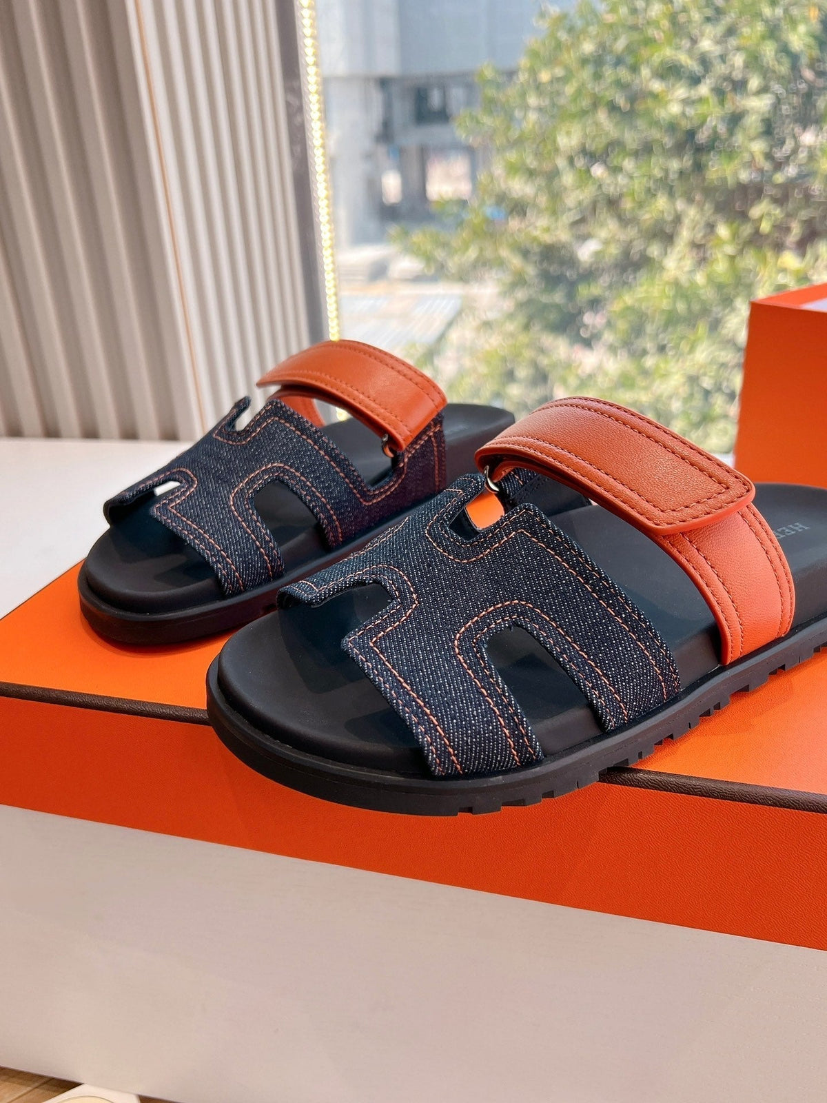 CHYPRE SANDAL IN BLACK DENIM AND VIVID ORANGE CALFSKIN