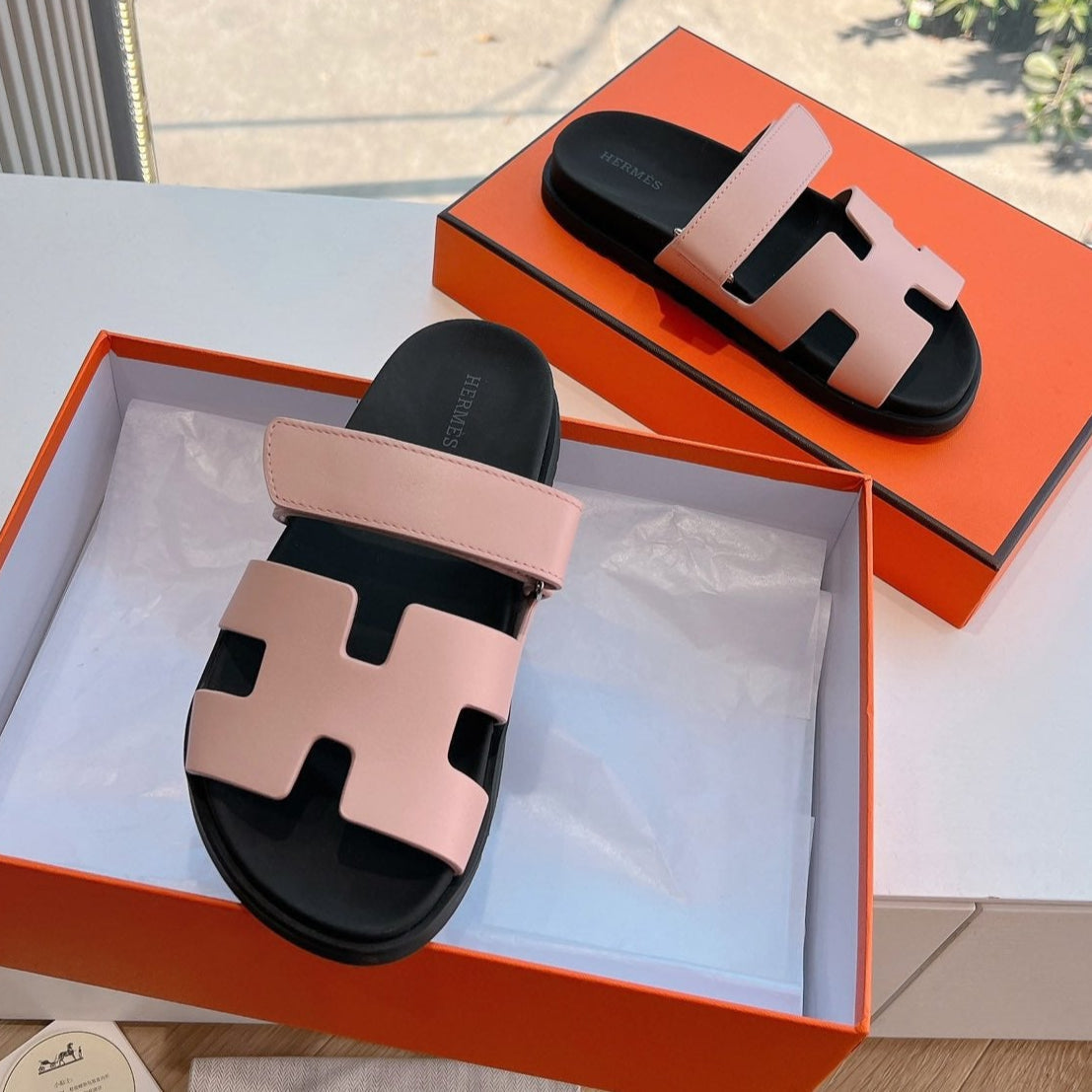 CHYPRE SANDAL IN LIGHT PINK CALFSKIN