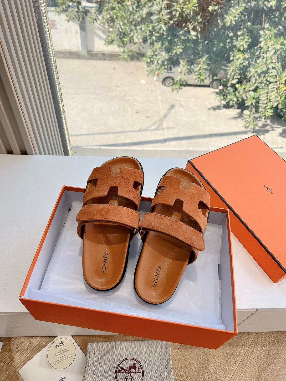 CHYPRE SANDAL IN VIVID ORANGE SUEDE