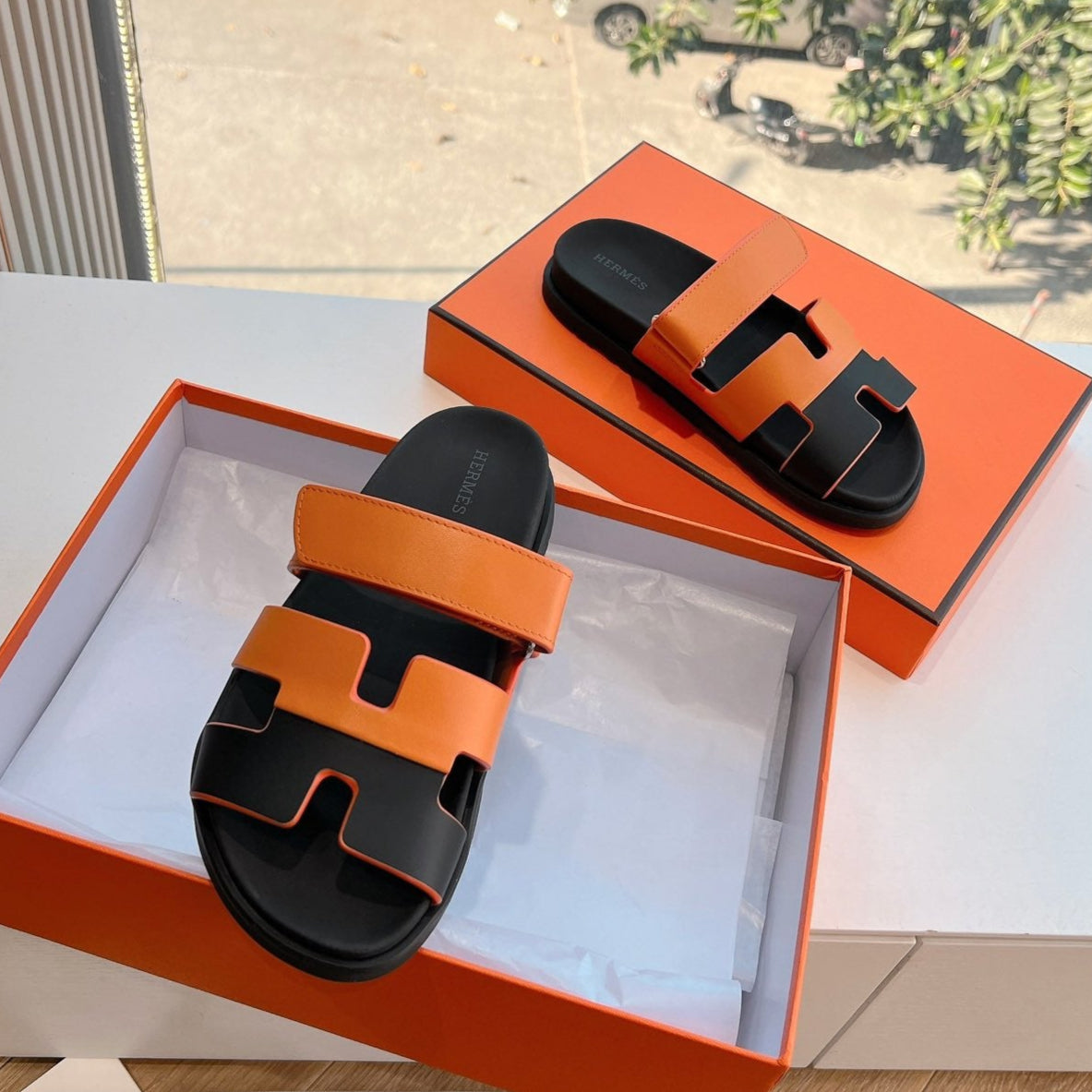 CHYPRE SANDAL IN VIVID ORANGE MIX BLACK CALFSKIN