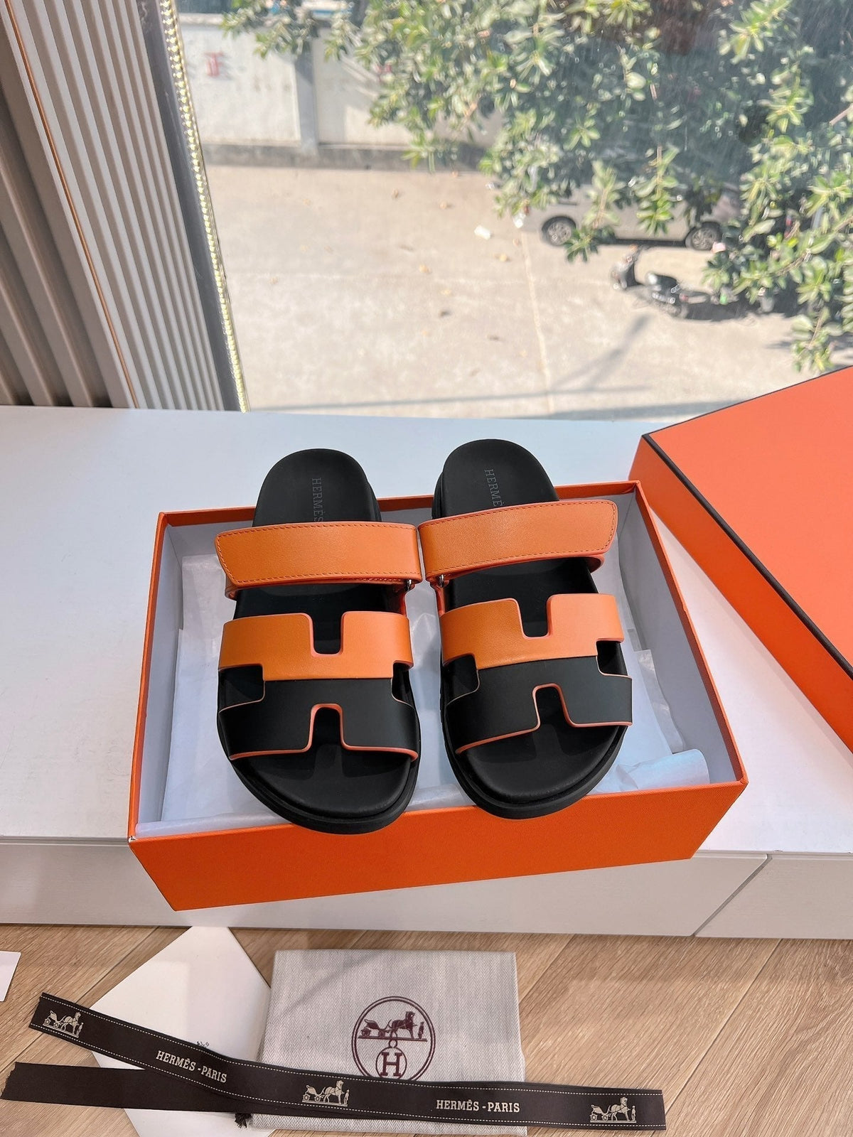 CHYPRE SANDAL IN VIVID ORANGE MIX BLACK CALFSKIN