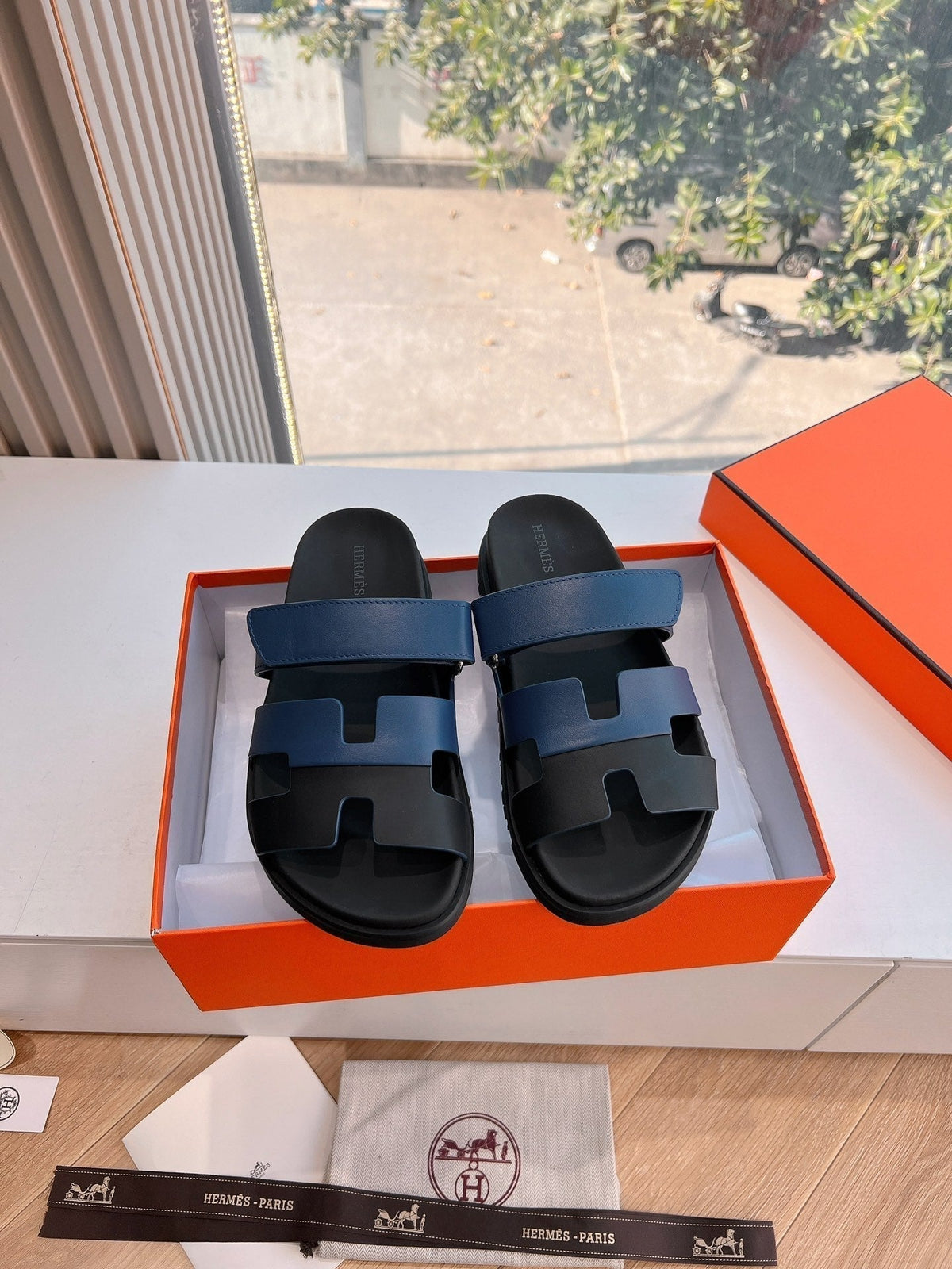 CHYPRE SANDAL IN AEGEAN BLUE MIX BLACK CALFSKIN