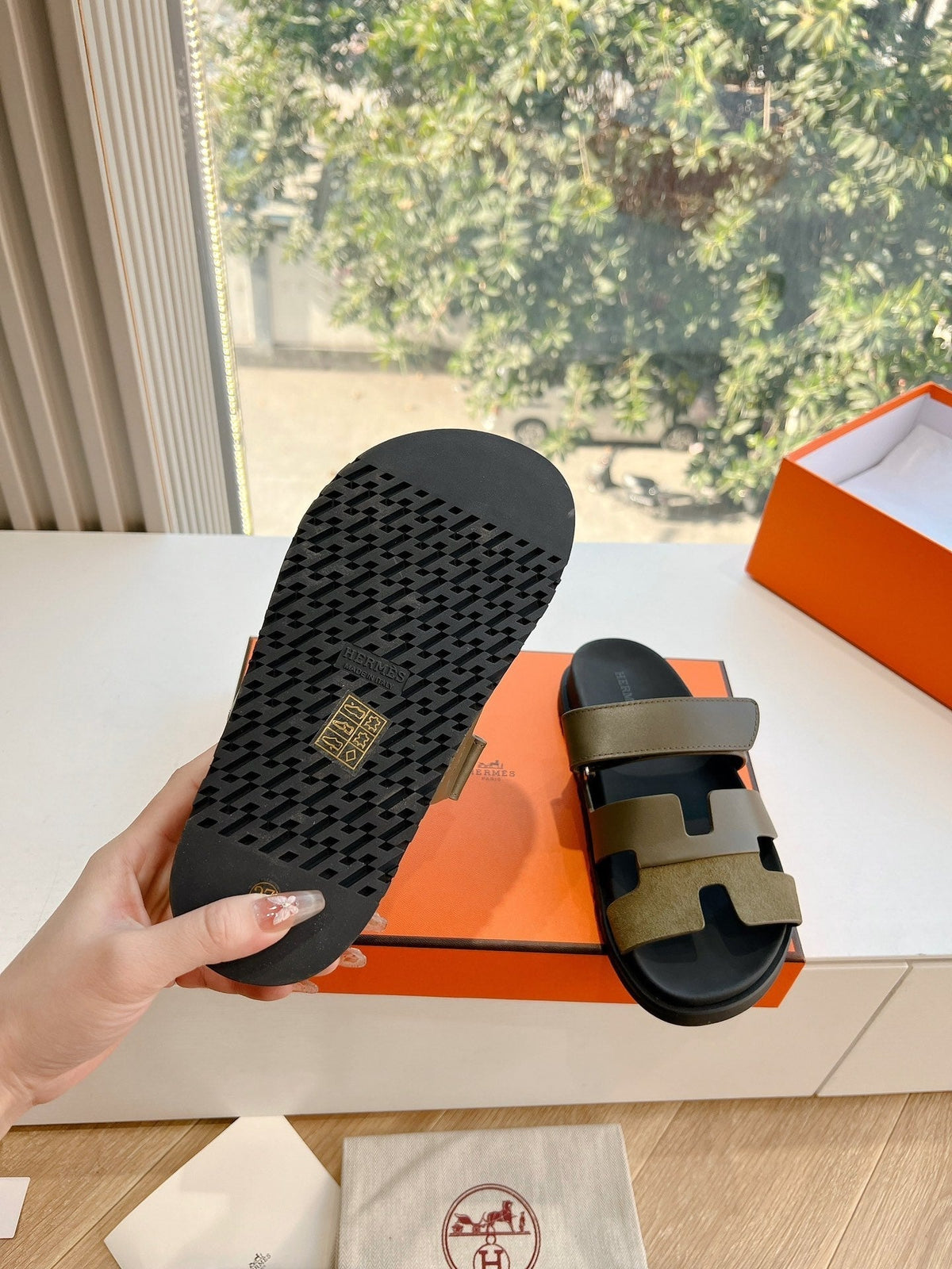 CHYPRE SANDAL IN ARMY GREEN SUEDE AND CALFSKIN