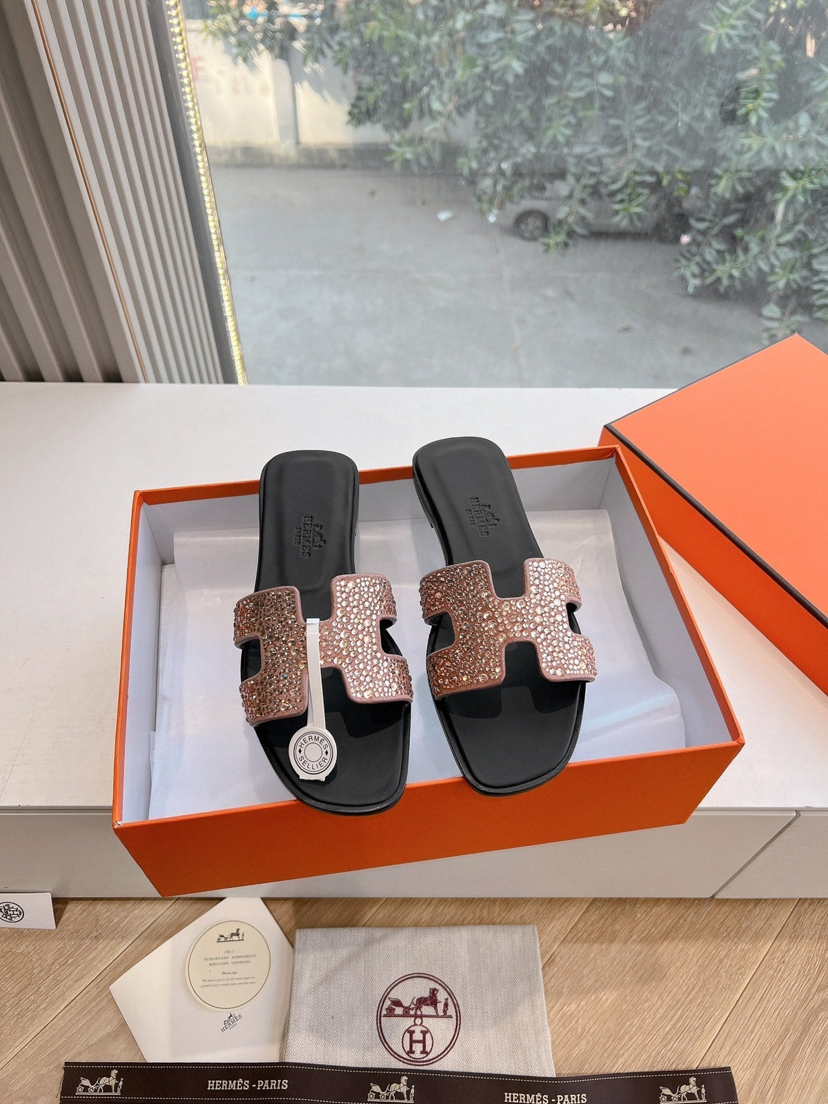 0RAN SLIDE IN PENNY BROWN CALFSKIN WITH CRYSTALS